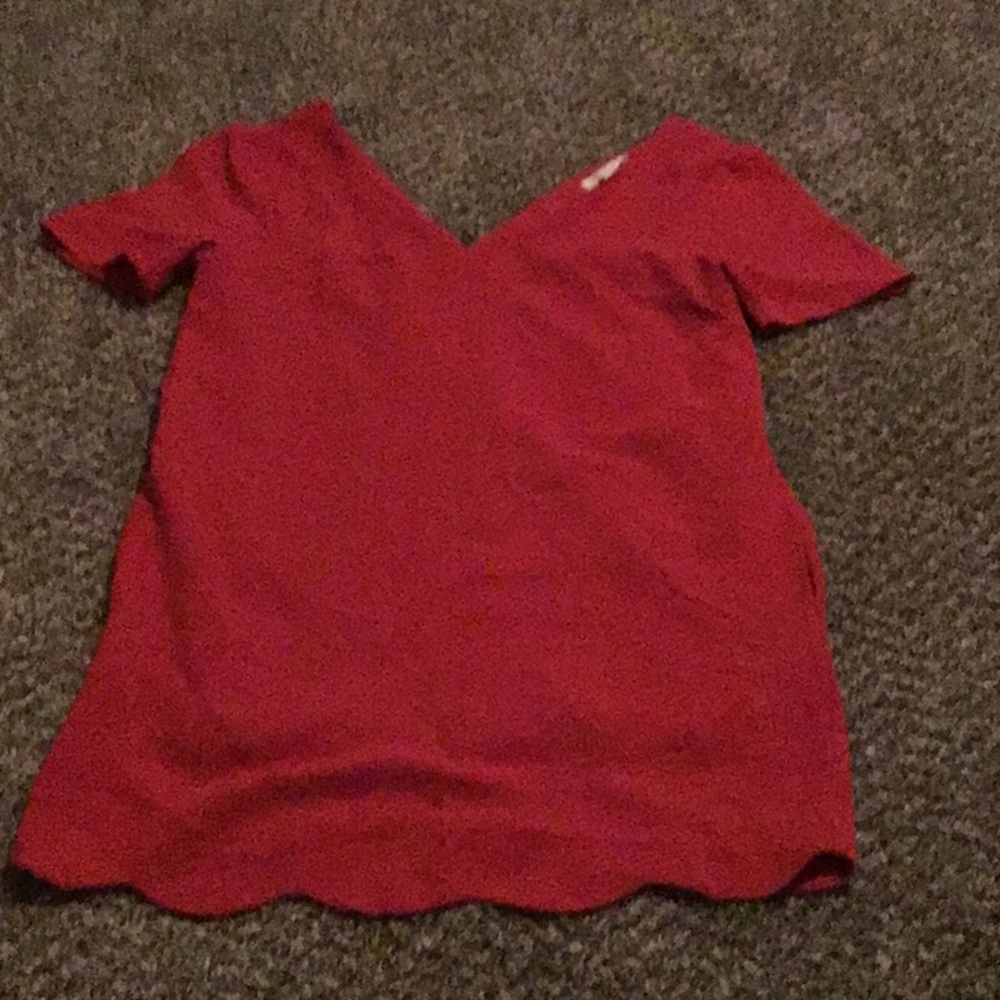 Very beautiful off the shoulder top.It has pockets